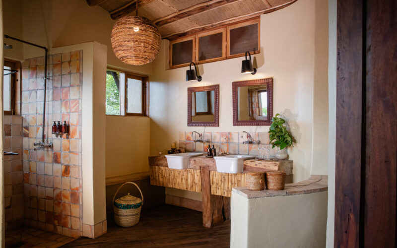 volcanoes safaris kyambura gorge lodge3